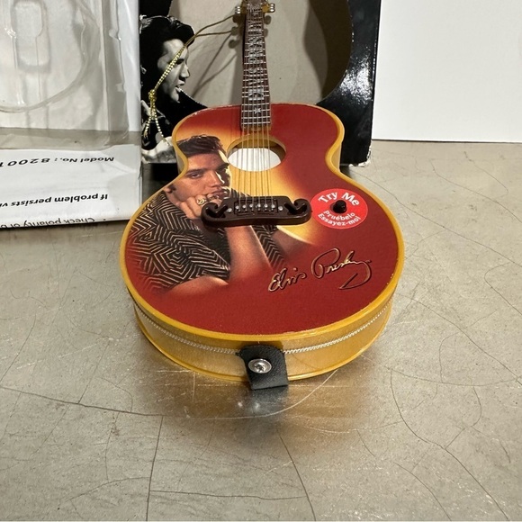 Vintage Elvis Illuminated Musical Ornament Jailhouse Rock Elvis Presley NEW - Picture 5 of 8